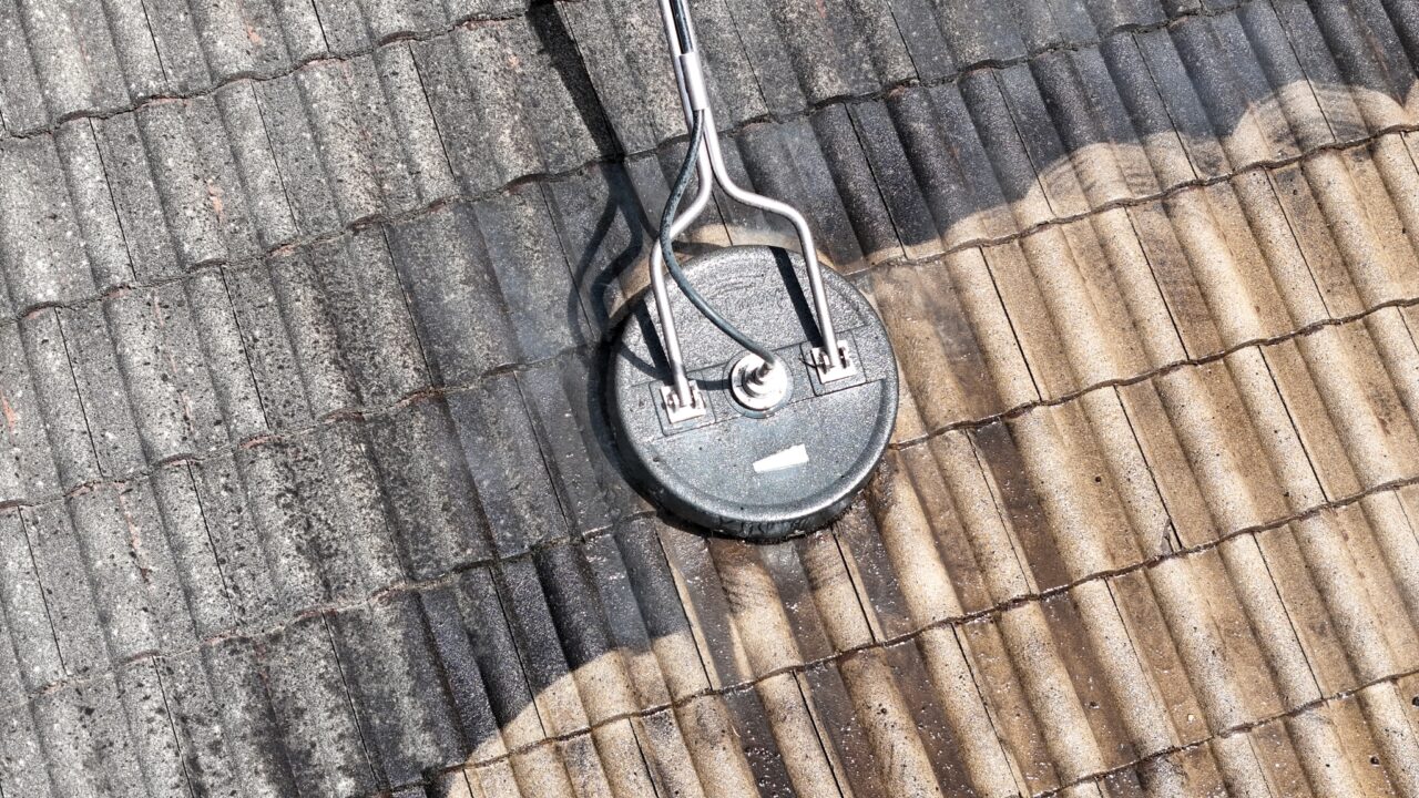 A round pressure washer nozzle cleaning a dirty roof in Blue Mountains